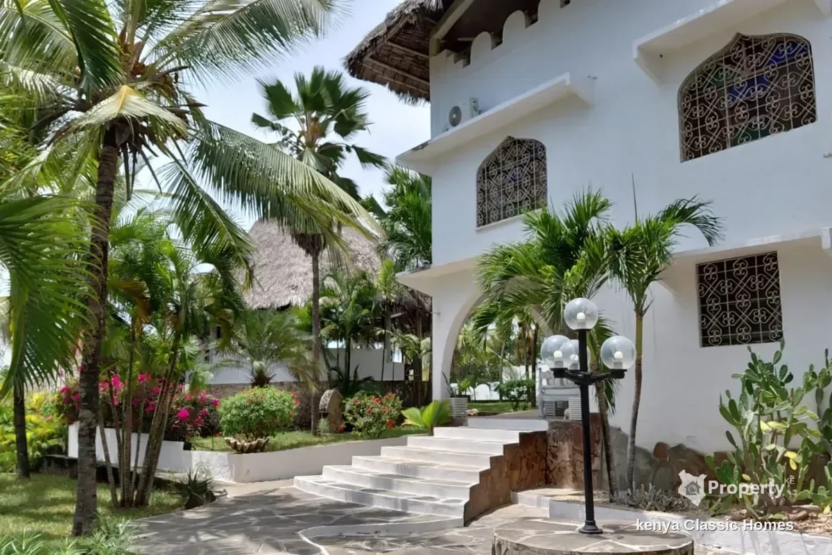 8-Bedroom All-En Suite House for Sale in Watamu @Ksh. 48M - Image 1