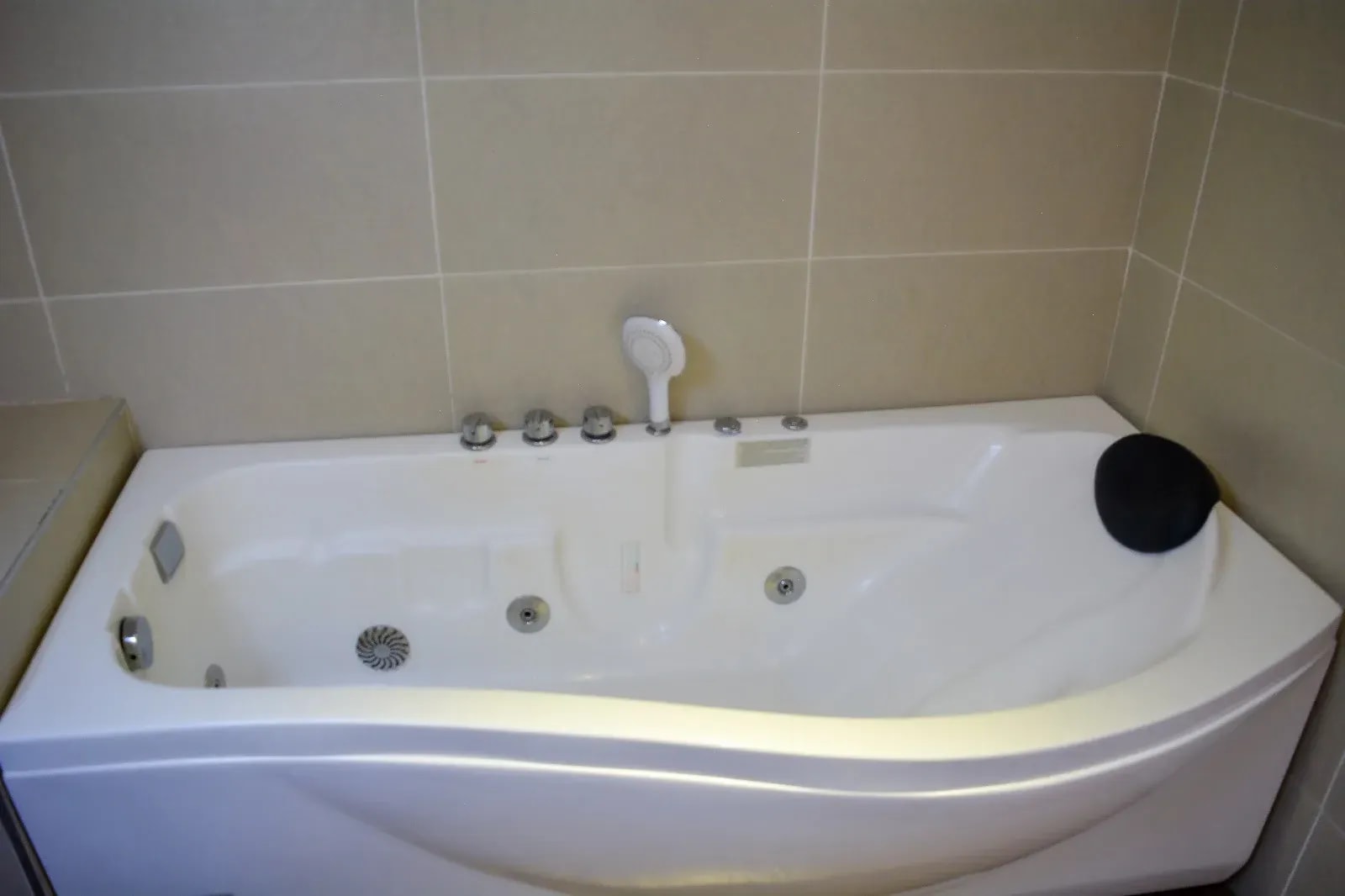 3-Bedroom Apartments for Sale – Kileleshwa Available are two spacious 3-bedroom apartments in the prestigious Kileleshwa area - Image 1