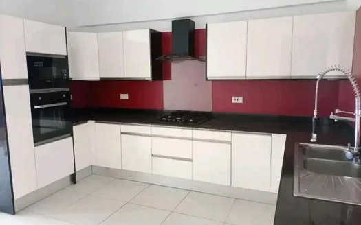 3 Bed Apartment Parklands – En Suite with SQ & Amenities